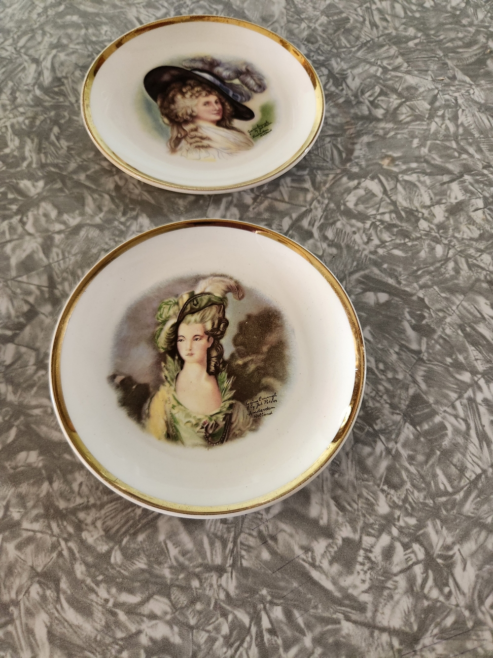 Source Unknown Porcelain Portrait Dishes in White and Gold